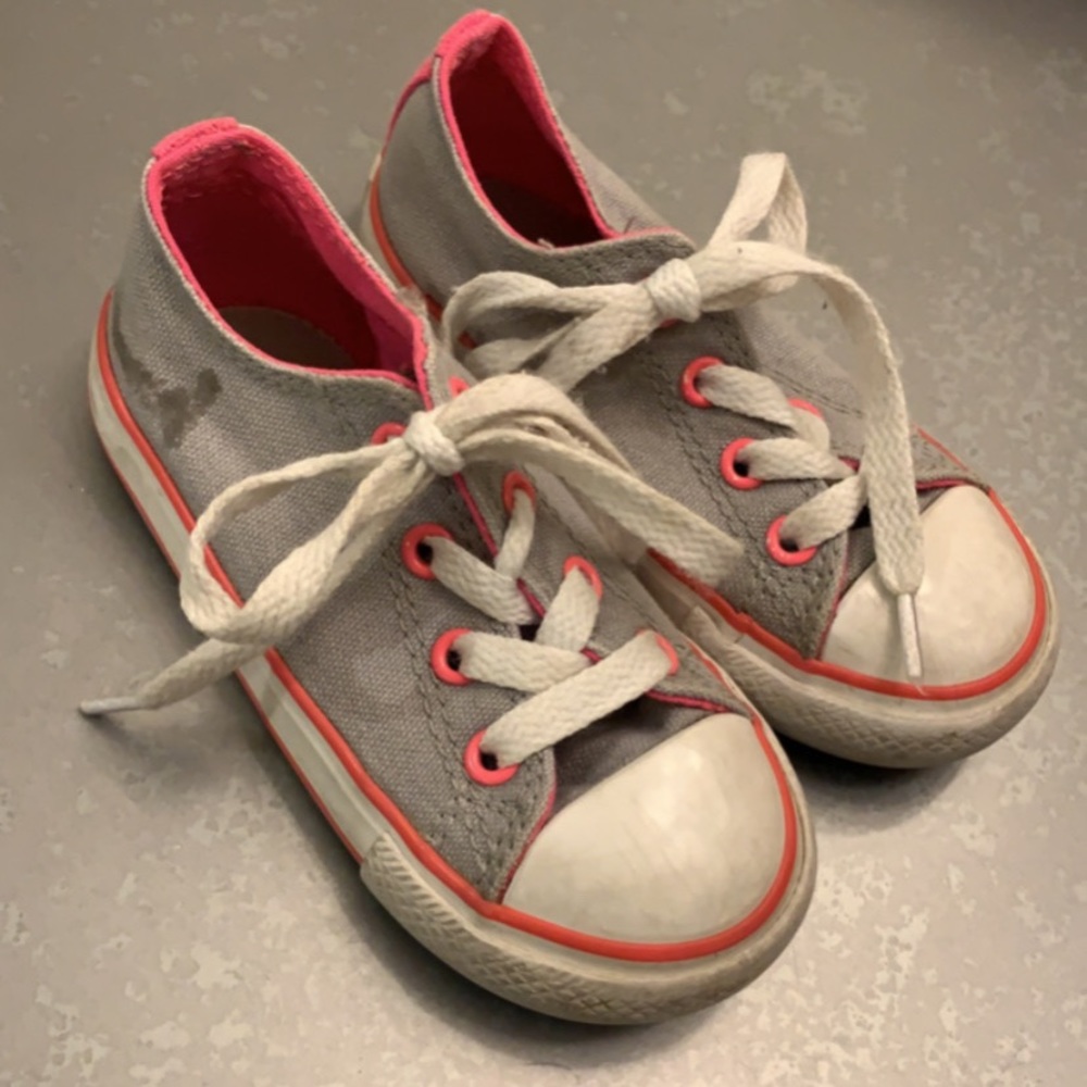 Converse size 7